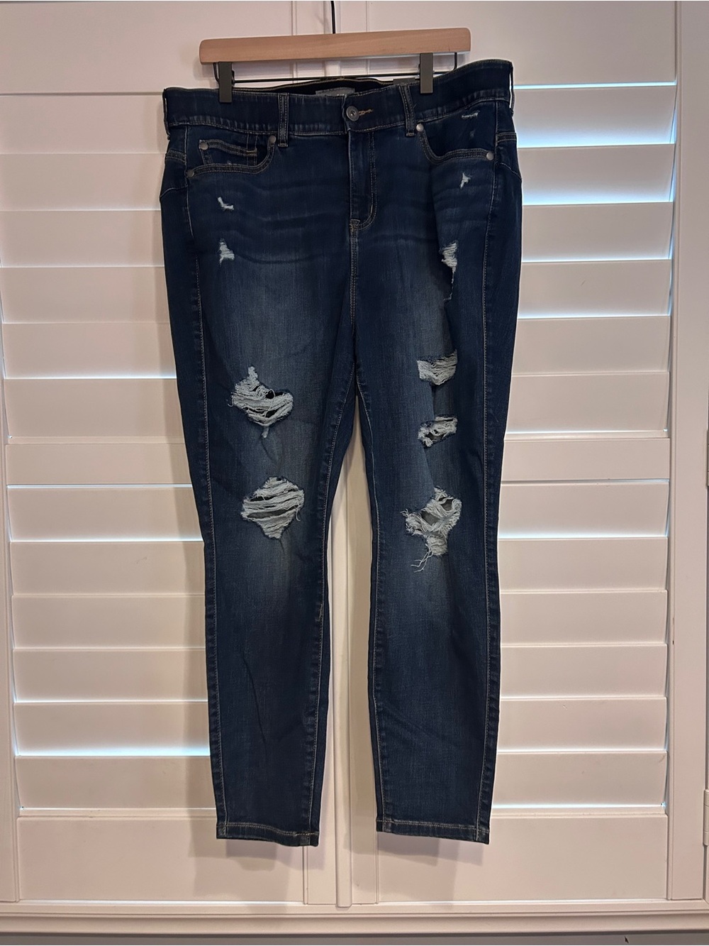Torrid 4Curvy Distressed Straight Leg Jean Dark Blue Size 20
